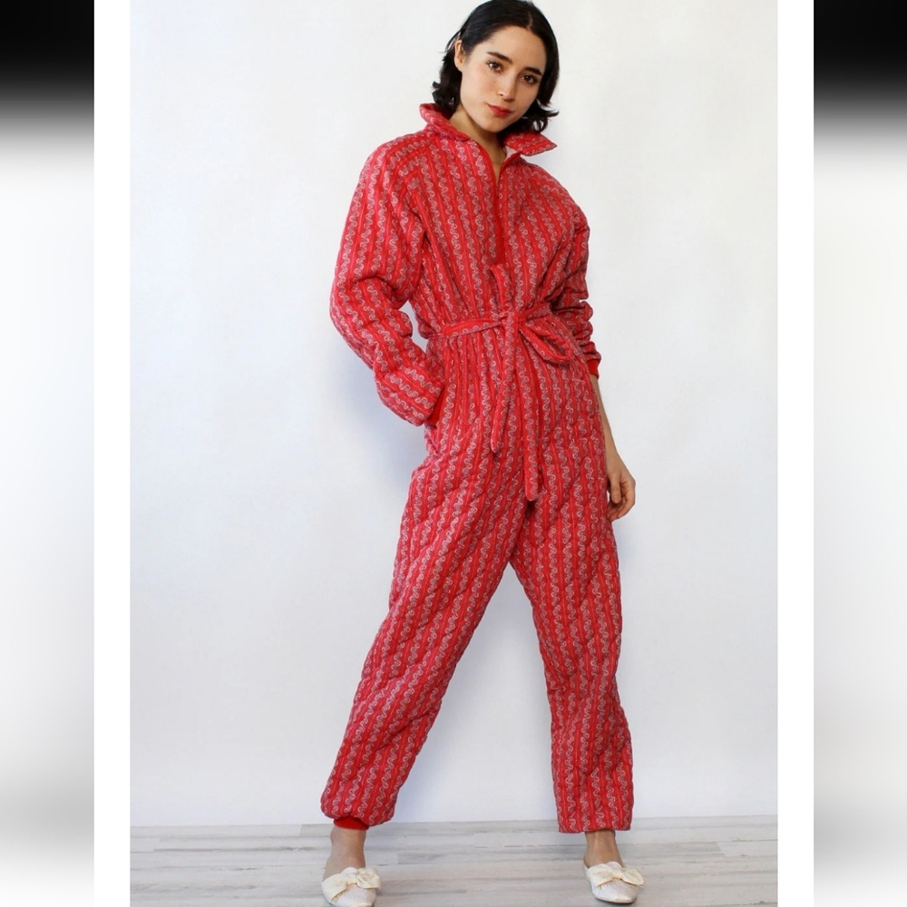 Vintage Quilted Ditsy Floral Wallpaper Red Onesie Size M/L